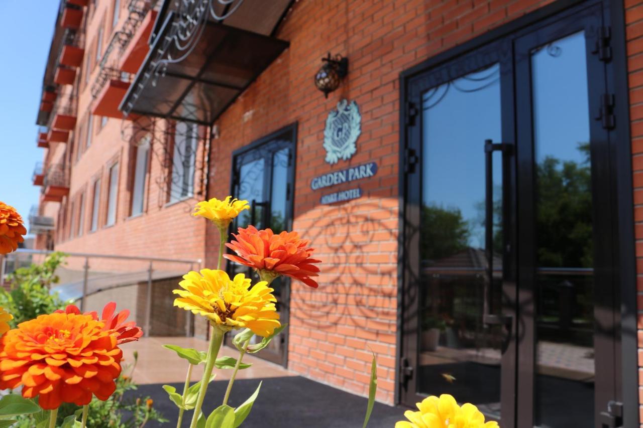 Golden Park Hotel Pavlodar Exterior foto
